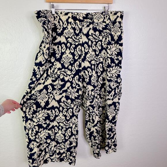 T Tahari Ikat Damask Printed Pull On Crop Wide Leg Pants Black Cream Size 2X NWT - Picture 1 of 10